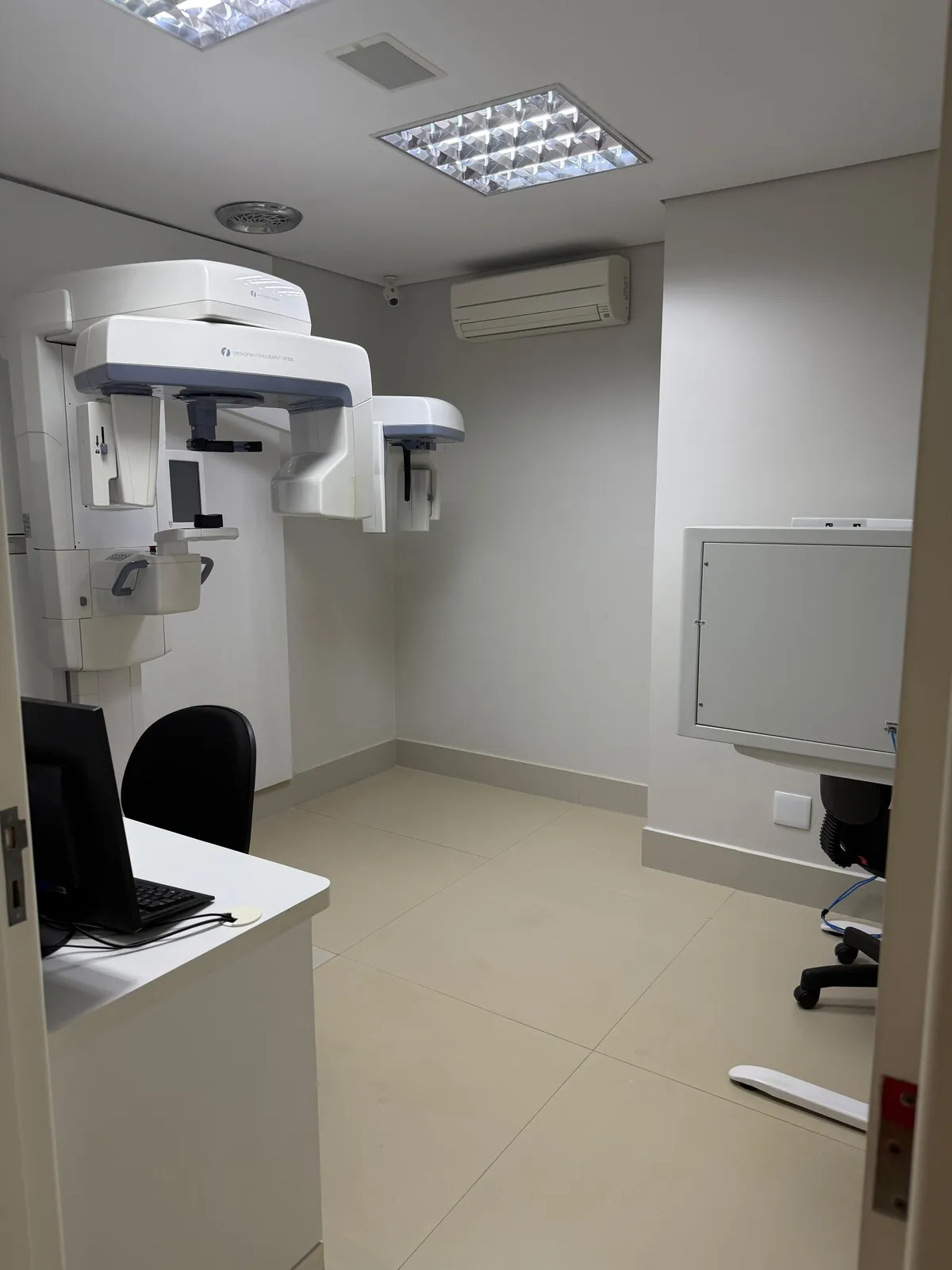 Sala de exames de imagem da Landgraf Odontologia Premier